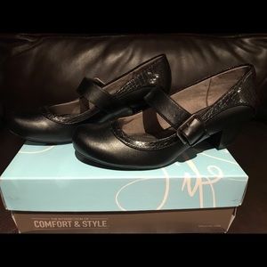 NWOT Black Vinci Rosalyn Heels, Size 10M